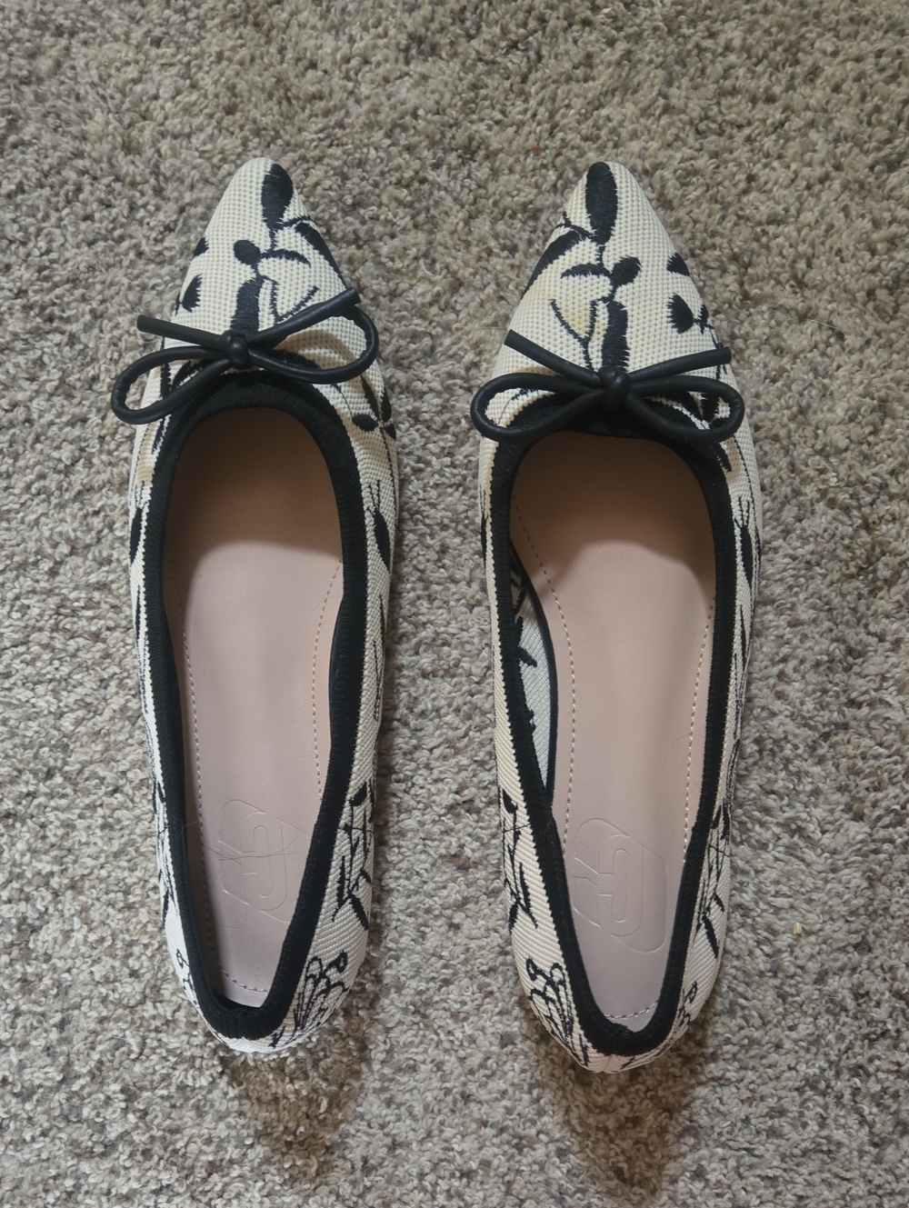 Women’s Pointed Toe Floral Ballet Flats - Black & Cream NEW